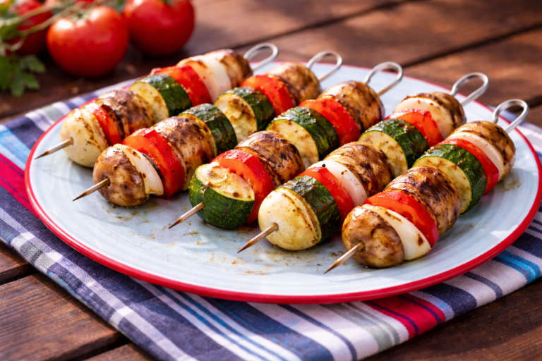 Groentespiesjes van de barbecue