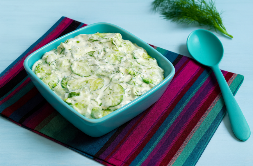 Komkommersalade met crème frêche